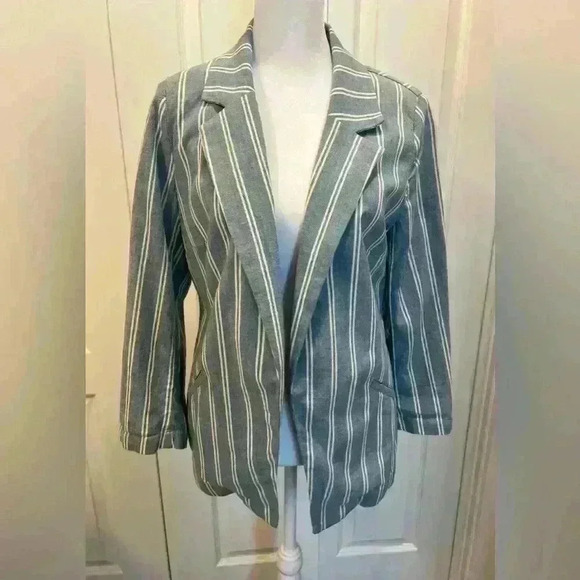 Timeless Chico’s size 0 (S 4/6) linen blazer - Picture 1 of 6